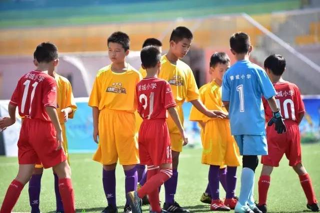 哈利伯顿绝杀米德尔顿42分 步行者险胜雄鹿2-1