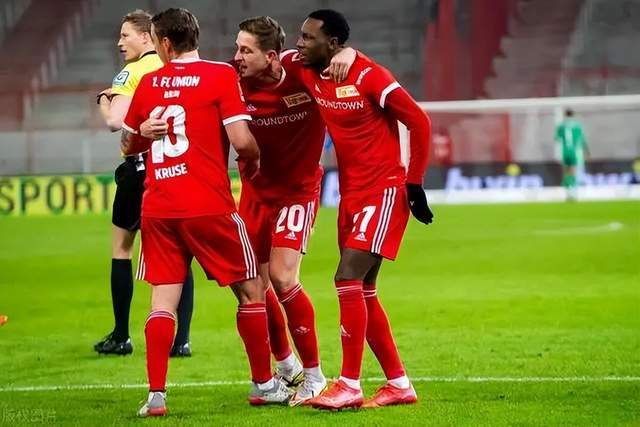 布克30分太阳灭黄蜂回西部前十 爵士险胜篮网